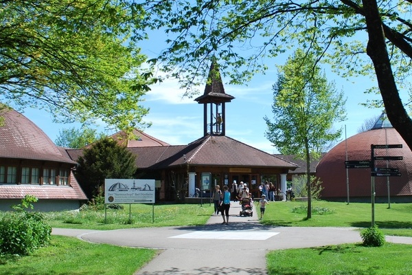 Blick auf das Fastnachtsmuseum Narrenschopf in Bad Drrheim  Fastnachtsmuseum Narrenschopf