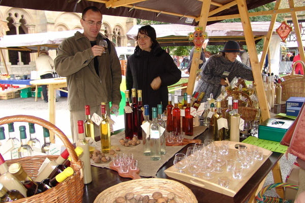 Kstliche regionale Produkte auf dem Markt der Naturparke ( Naturpark Stromberg-Heuchelberg)