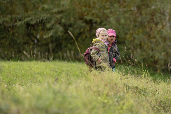 Kinder entdecken die Natur © Naturpark Südschwarzwald e. V. / Troendle