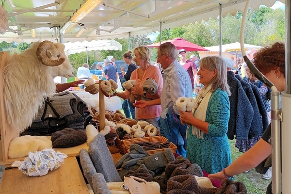Wollprodukte am Naturpark-Marktstand  Gemeinde Brigachtal
